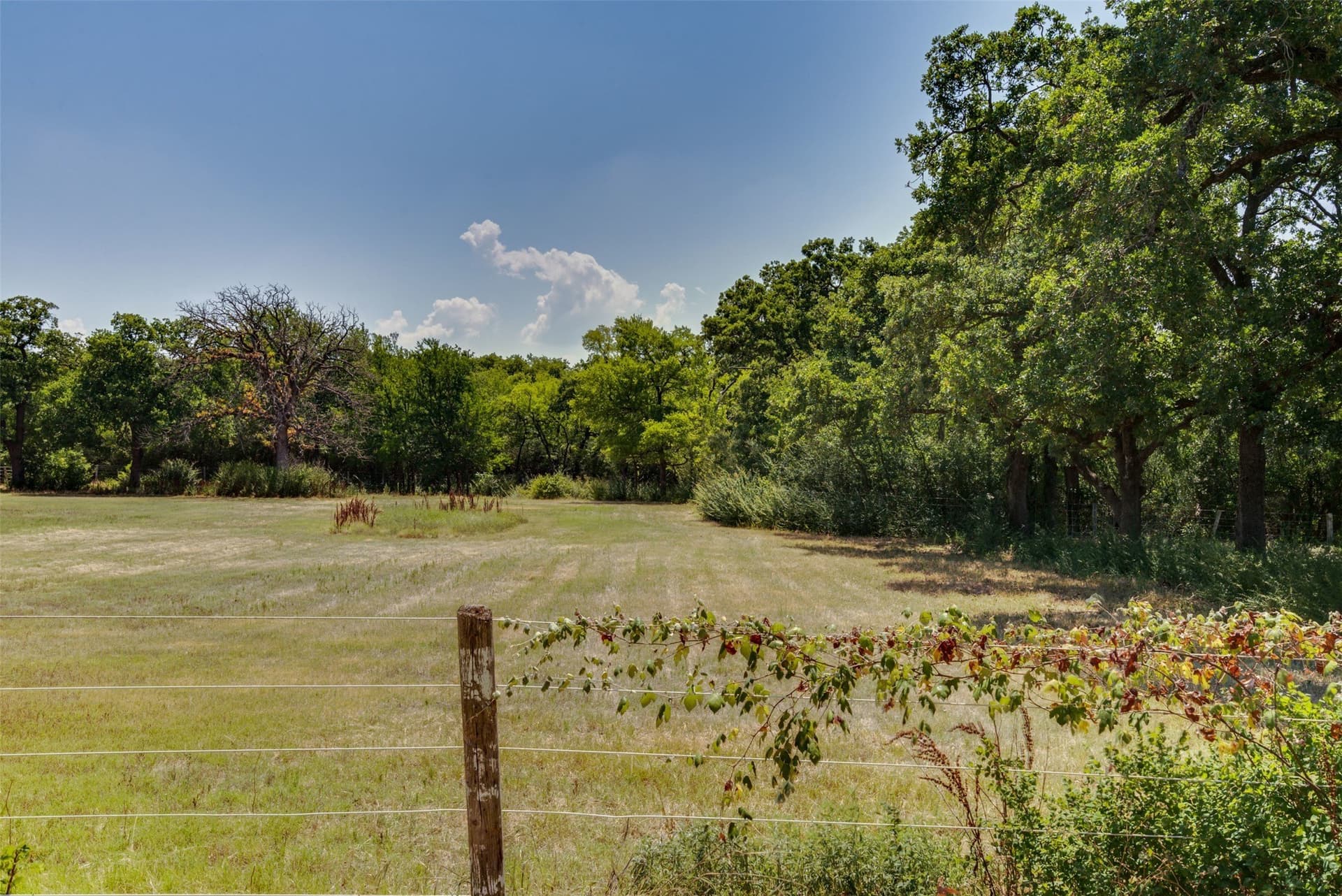 8.93 acres in Tarrant County - photo 3