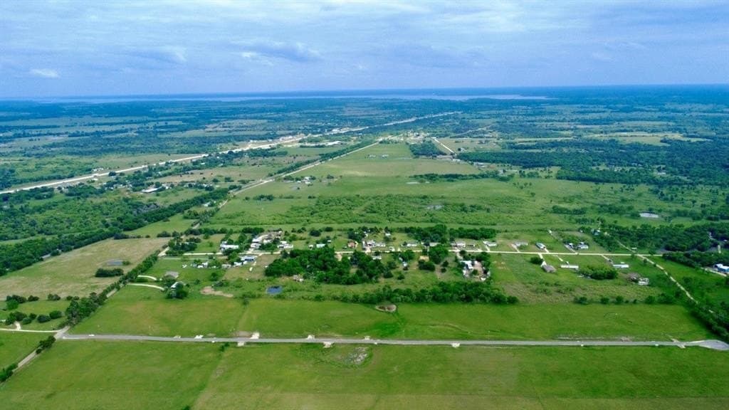 1.1 acres in Navarro County