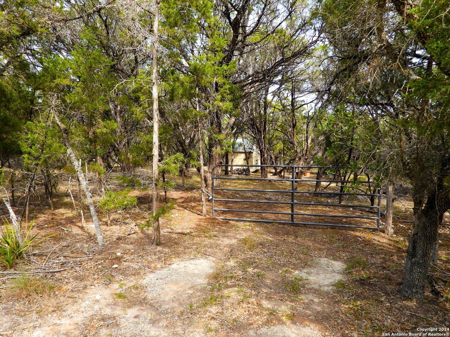 4.97 acres in Bandera County - photo 2