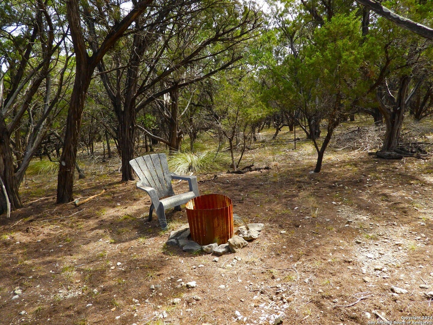 4.97 acres in Bandera County - photo 4