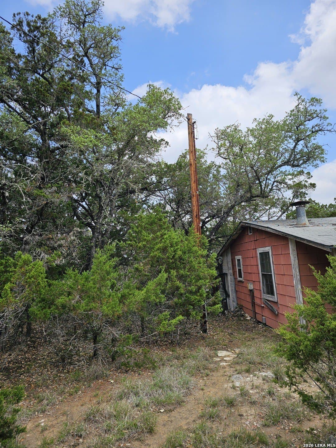 1.86 acres in Bandera County gallery image 3