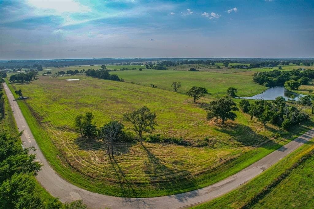 25 acres in Henderson County