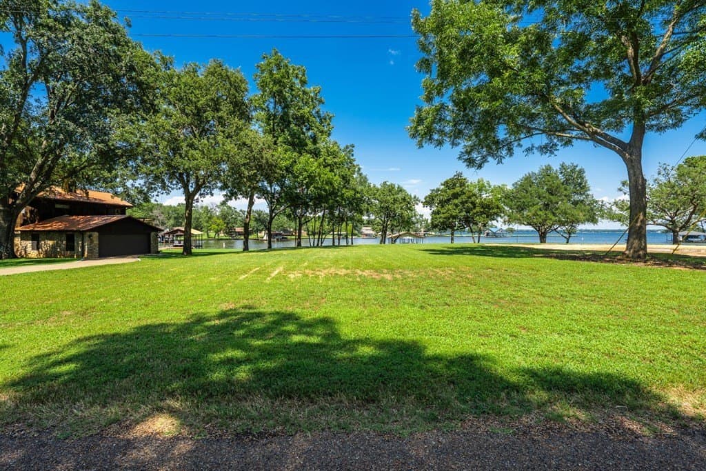 0.2 acres in Henderson County - photo 4