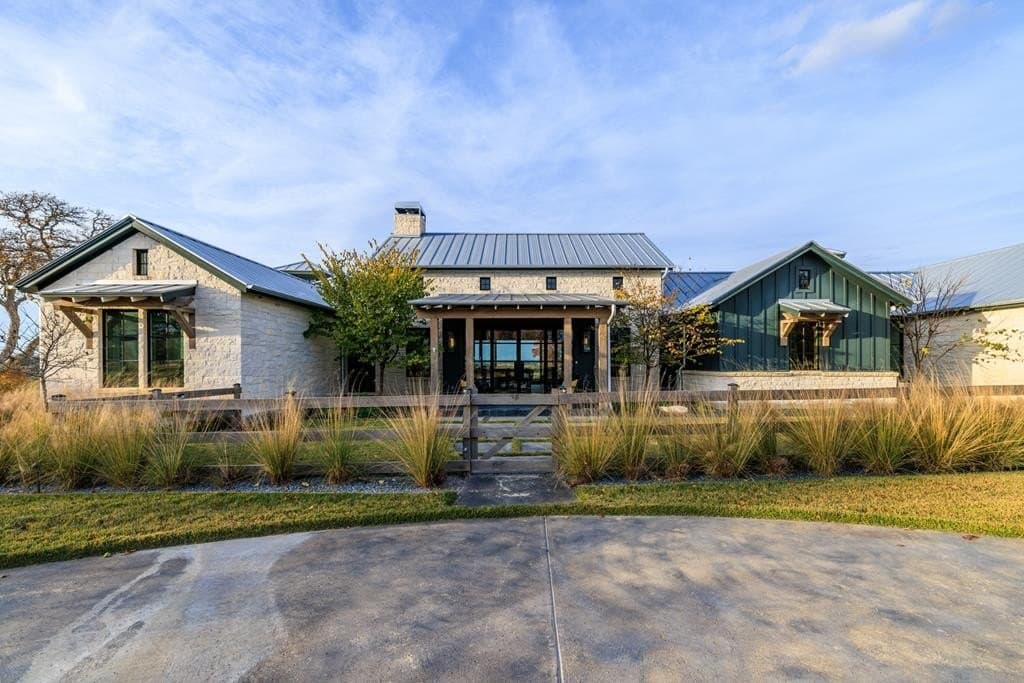 10.01 acres in Kendall County