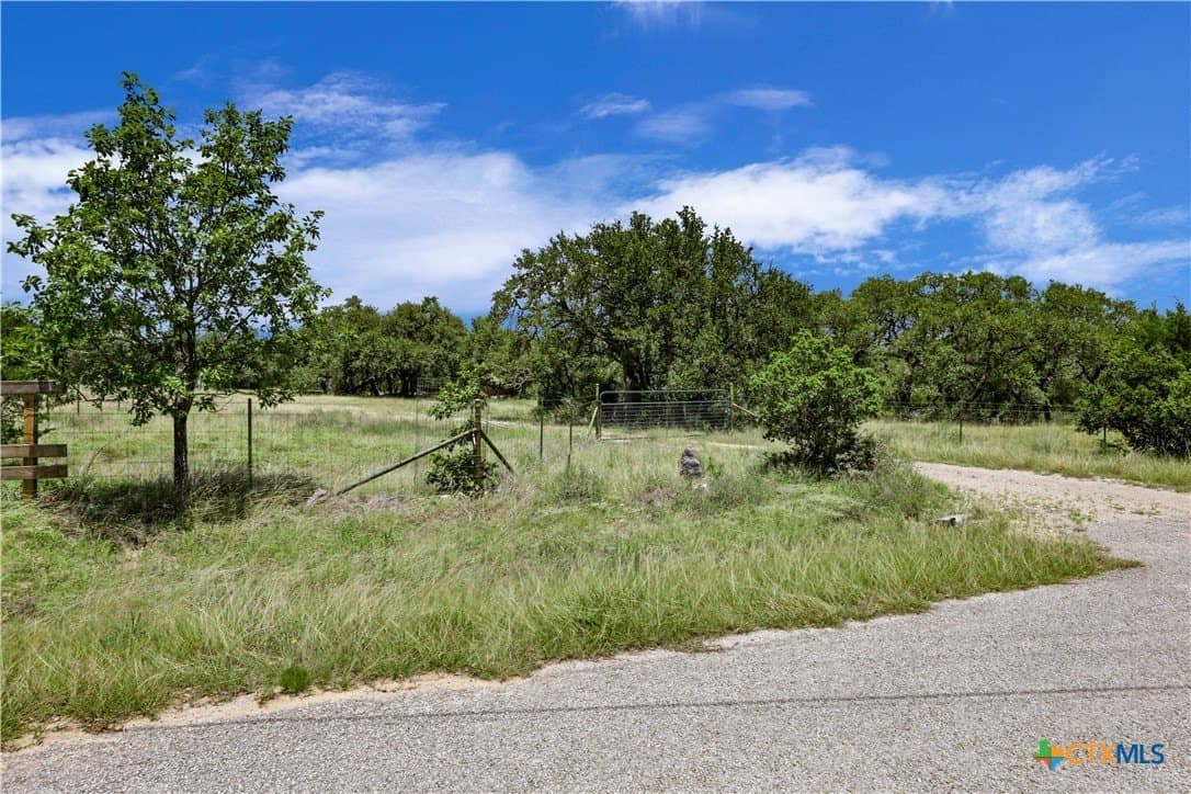 11.55 acres in Hays County - photo 2