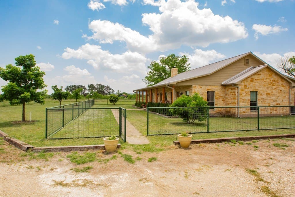 10 acres in Bandera County gallery image 2