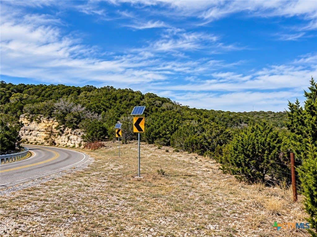 28.62 acres in Real County - photo 11