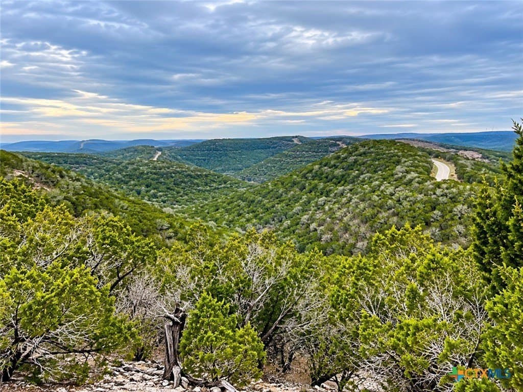 28.62 acres in Real County - photo 8