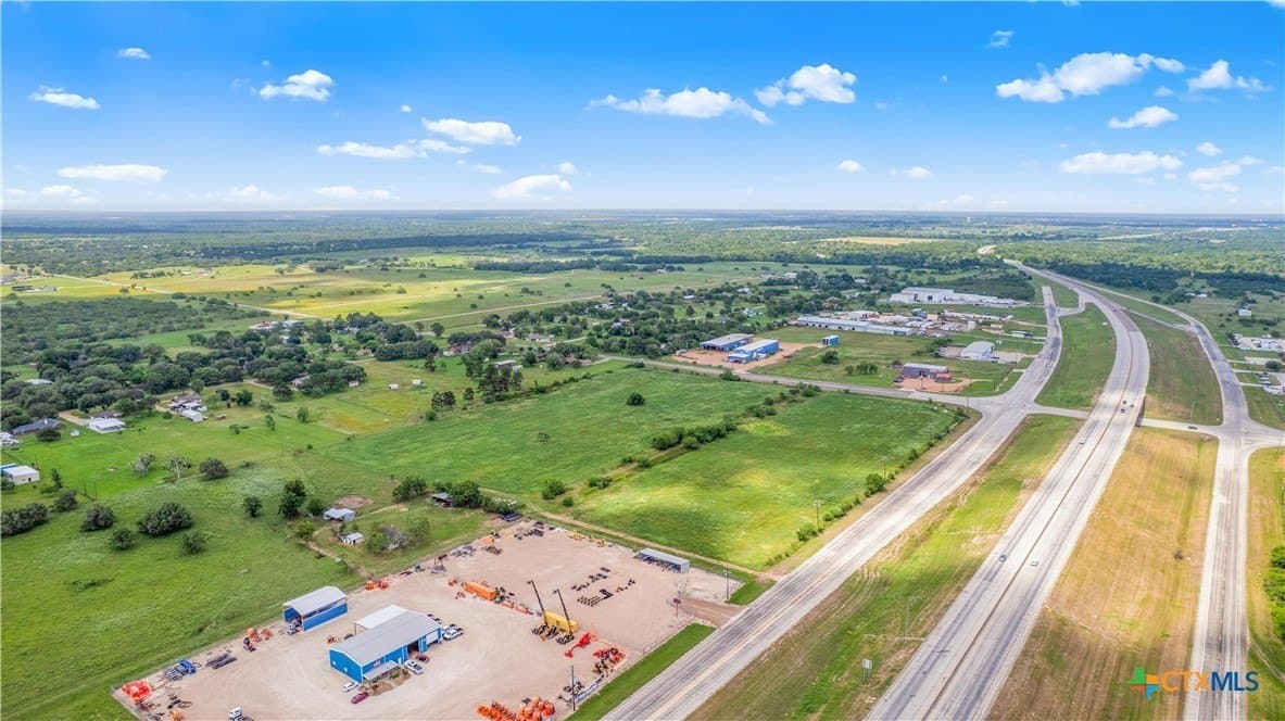 18.37 acres in Victoria County gallery image 4