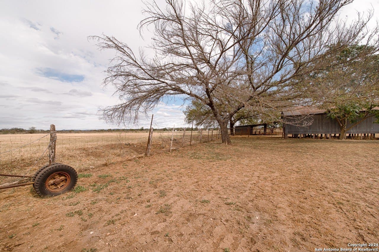 10.5 acres in Kerr County - photo 12