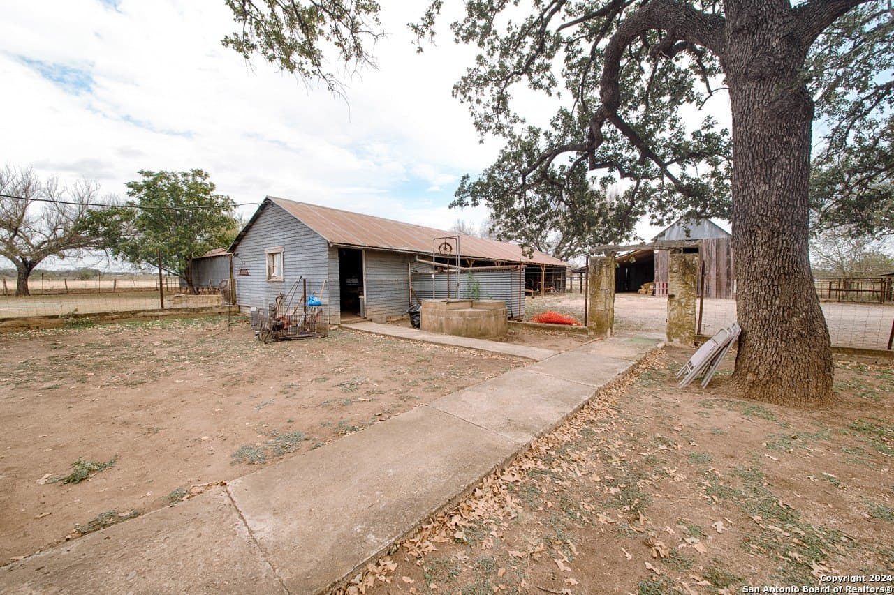 10.5 acres in Kerr County gallery image 2
