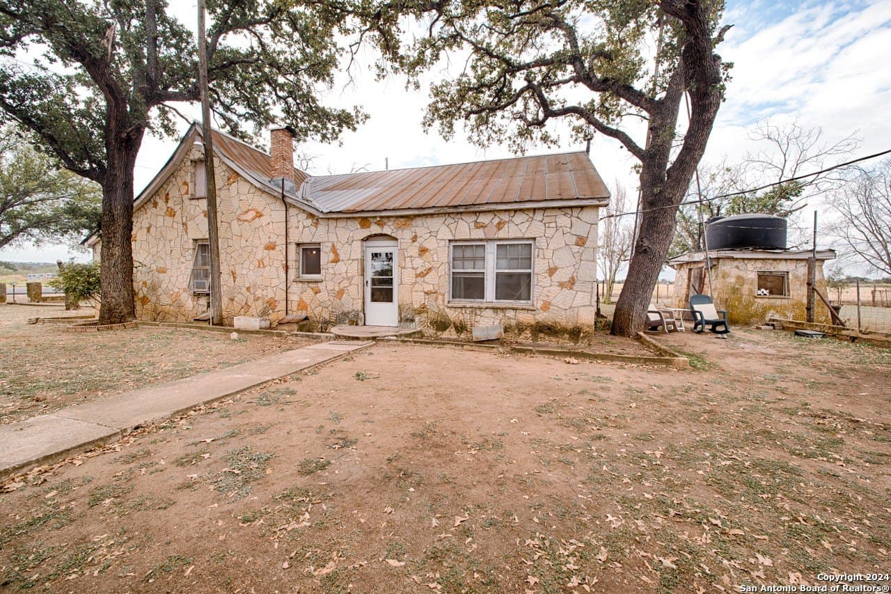 10.5 acres in Kerr County gallery image 3