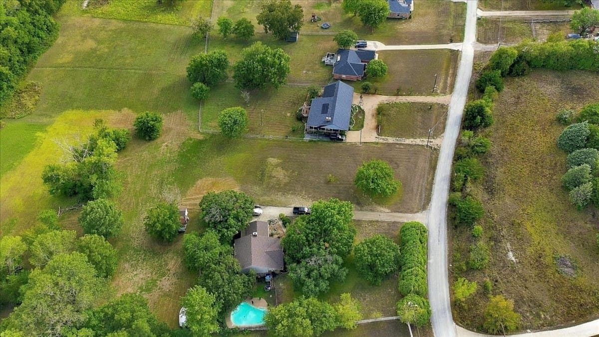 0.55 acres in Ellis County - photo 9