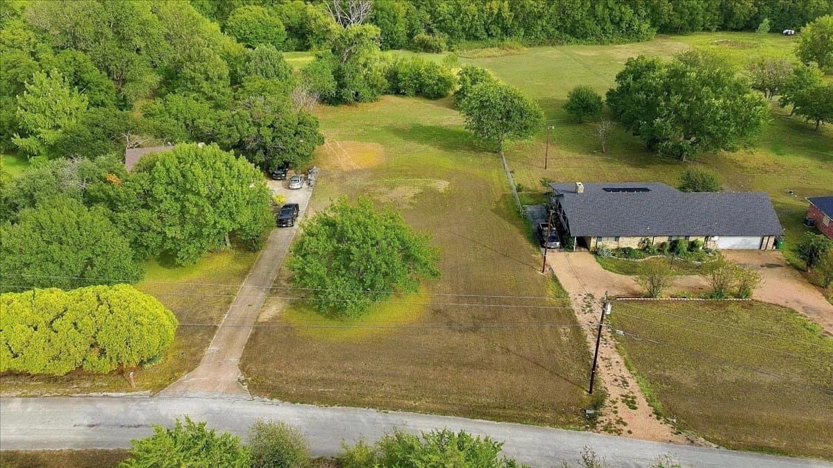 0.55 acres in Ellis County - photo 3