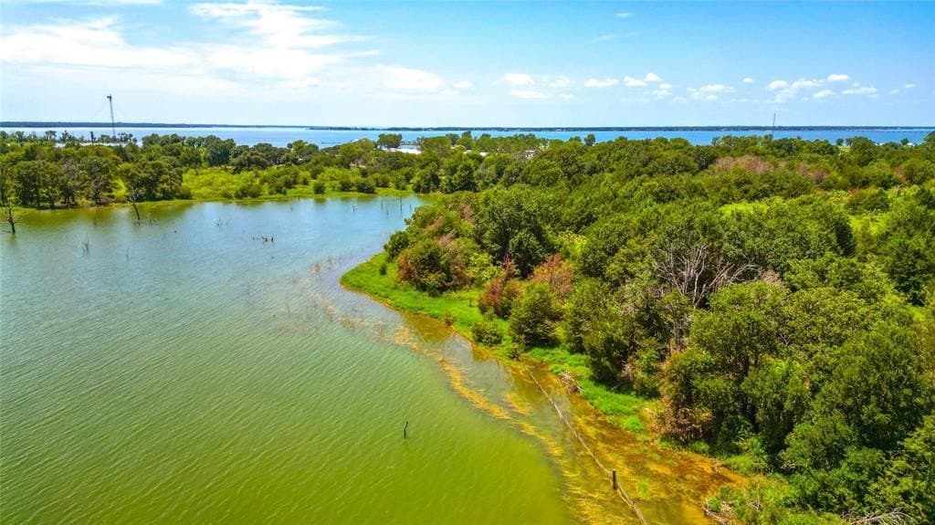 10 acres in Navarro County