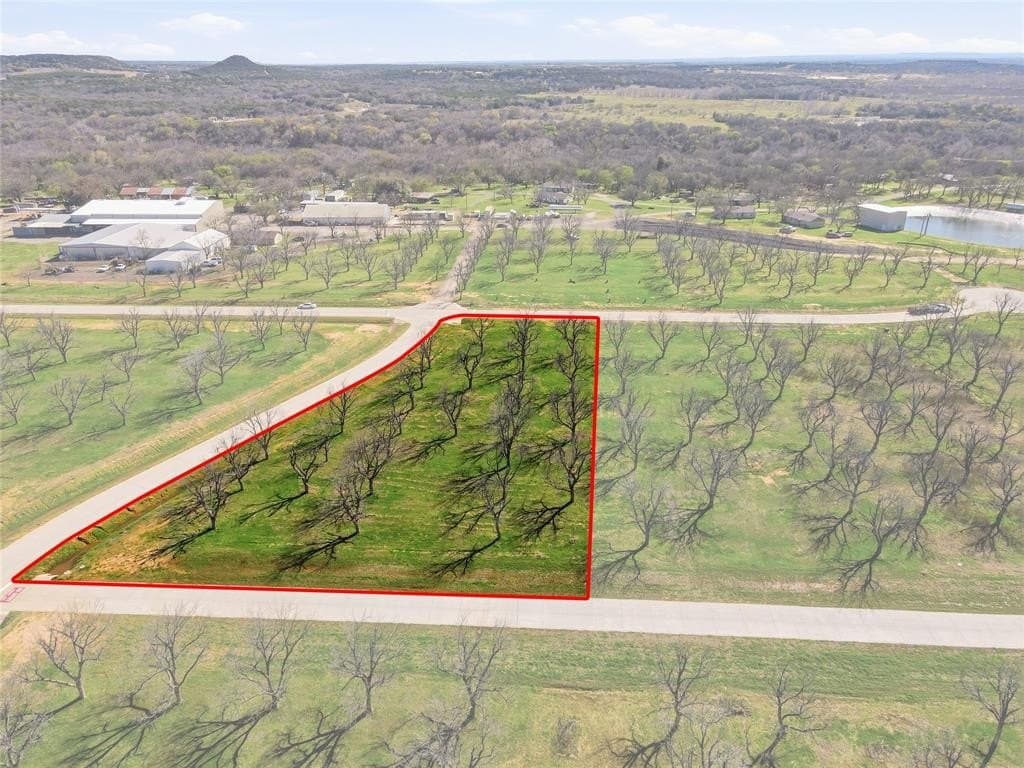 1.61 acres in Hood County gallery image 2
