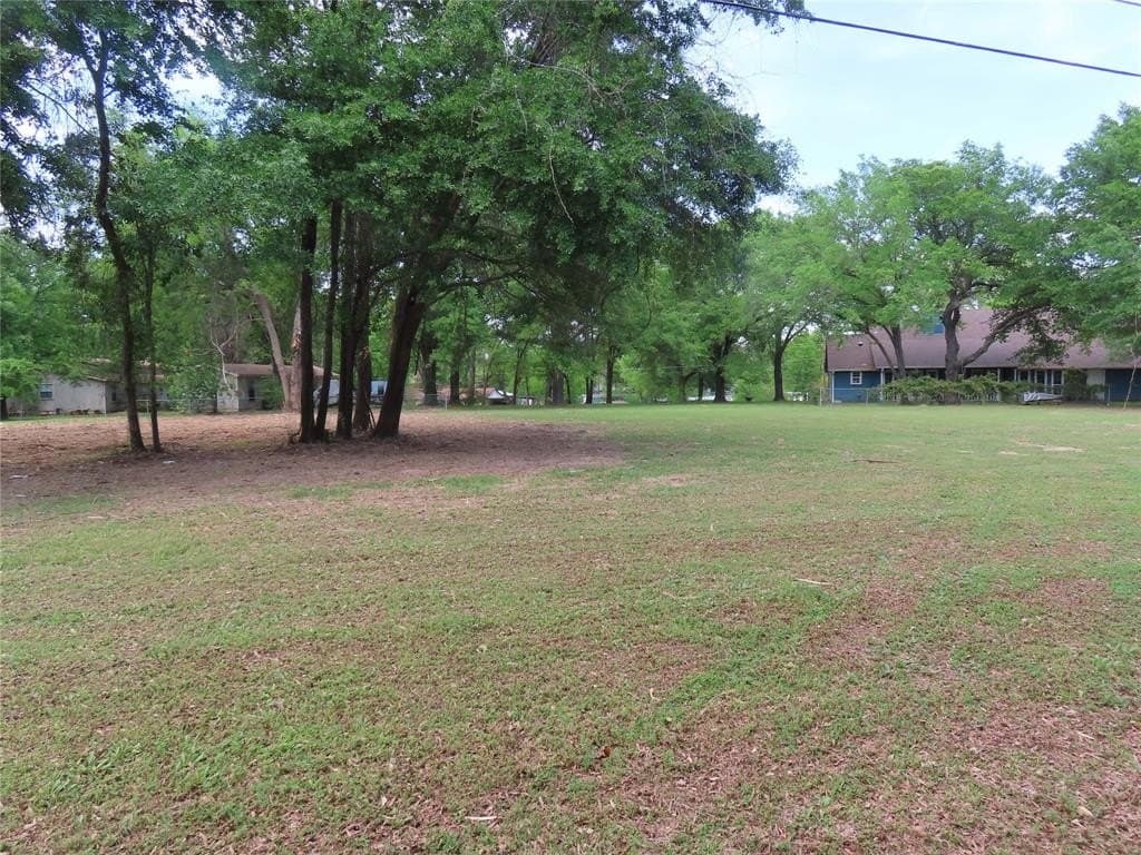 0.6 acres in Henderson County