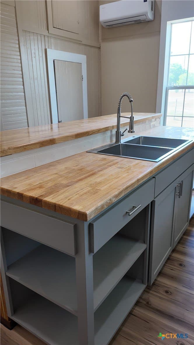 11 acres in Lavaca County gallery image 4