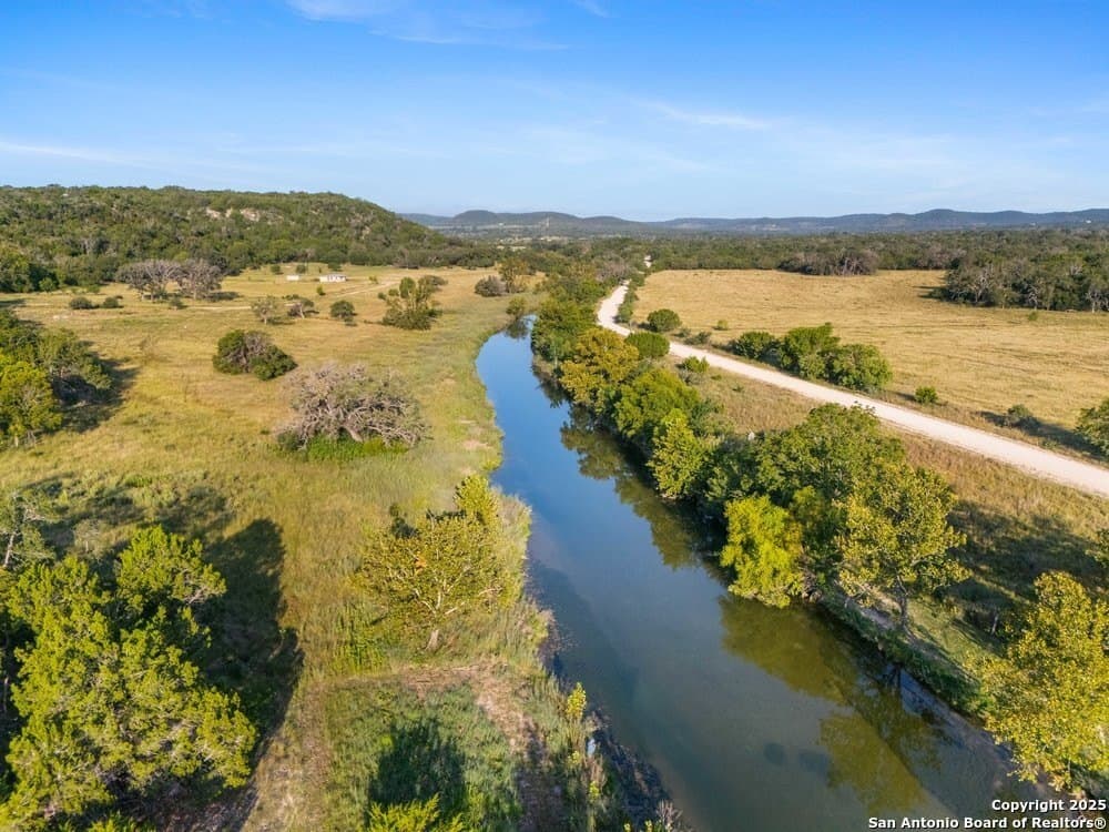 10.01 acres in Bandera County gallery image 4
