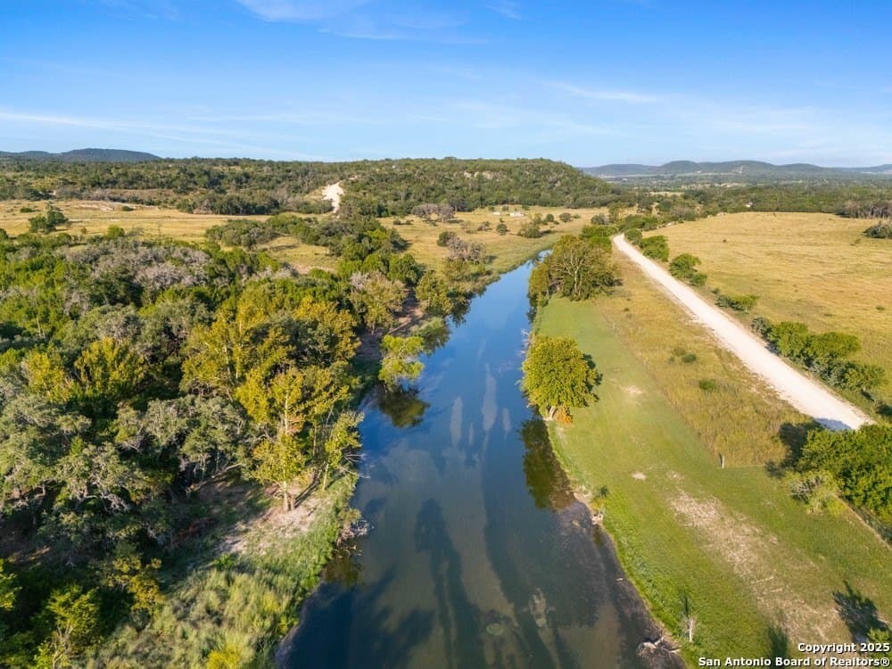 10.01 acres in Bandera County gallery image 2