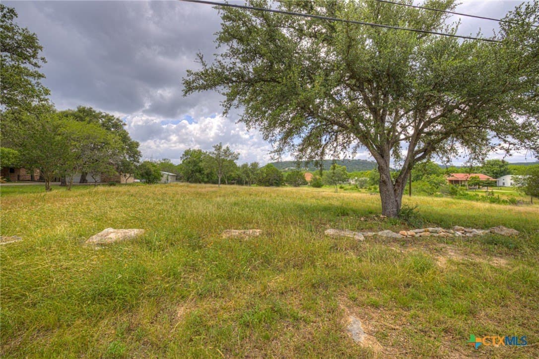 1.06 acres in Comal County gallery image 2