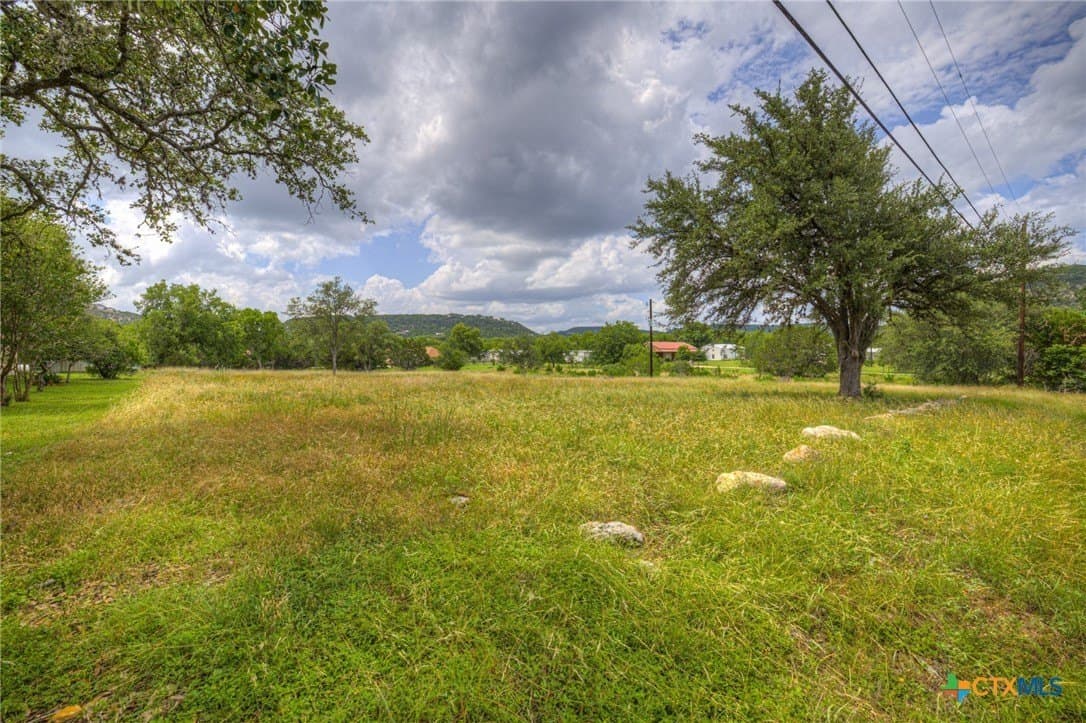 1.06 acres in Comal County - photo 6