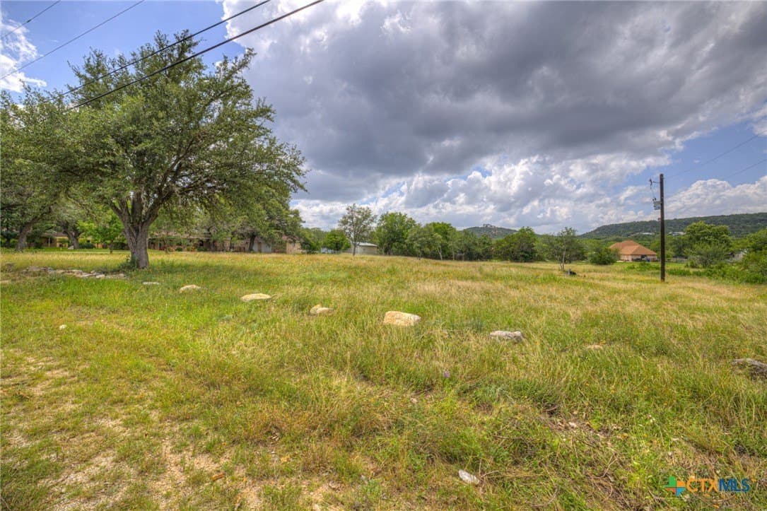 1.06 acres in Comal County gallery image 4