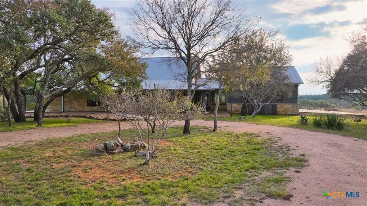 10 acres in Burnet County gallery image 3