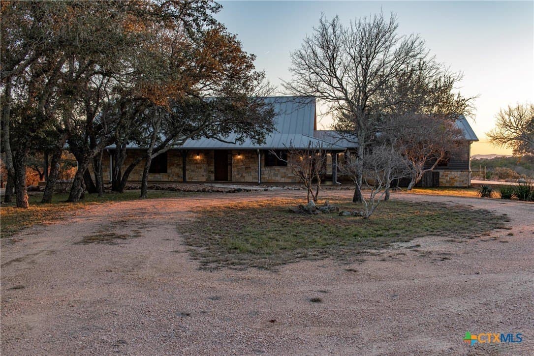 10 acres in Burnet County