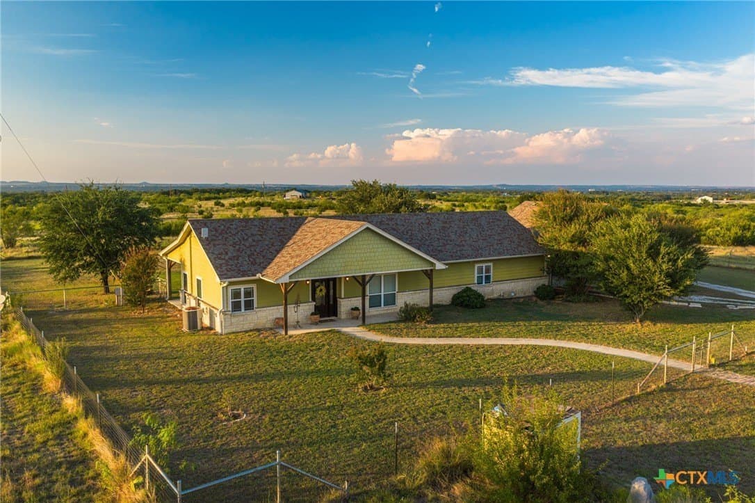20 acres in Burnet County
