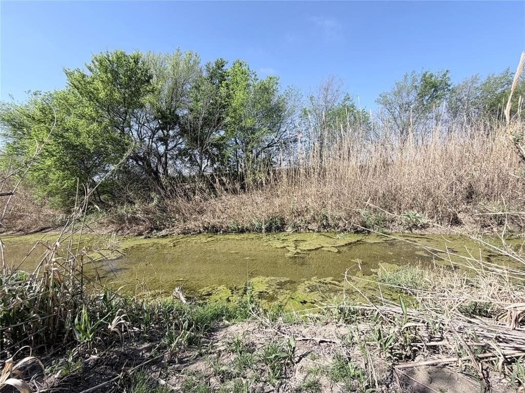 10 acres in Hill County gallery image 2