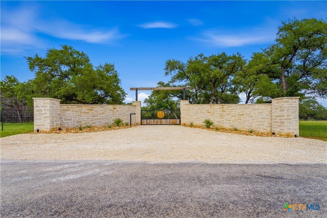 6.81 acres in Hays County gallery image 2