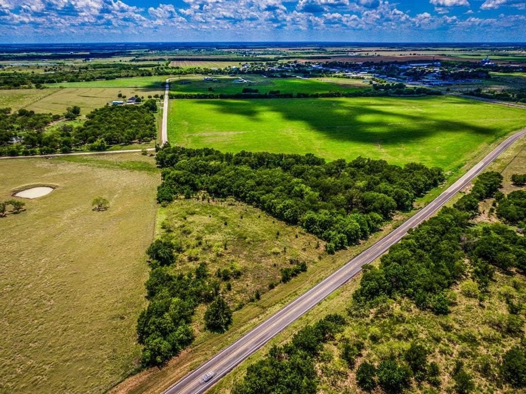 5.62 acres in Ellis County gallery image 2