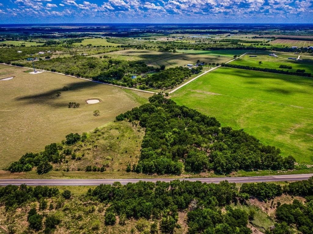 5.62 acres in Ellis County gallery image 3