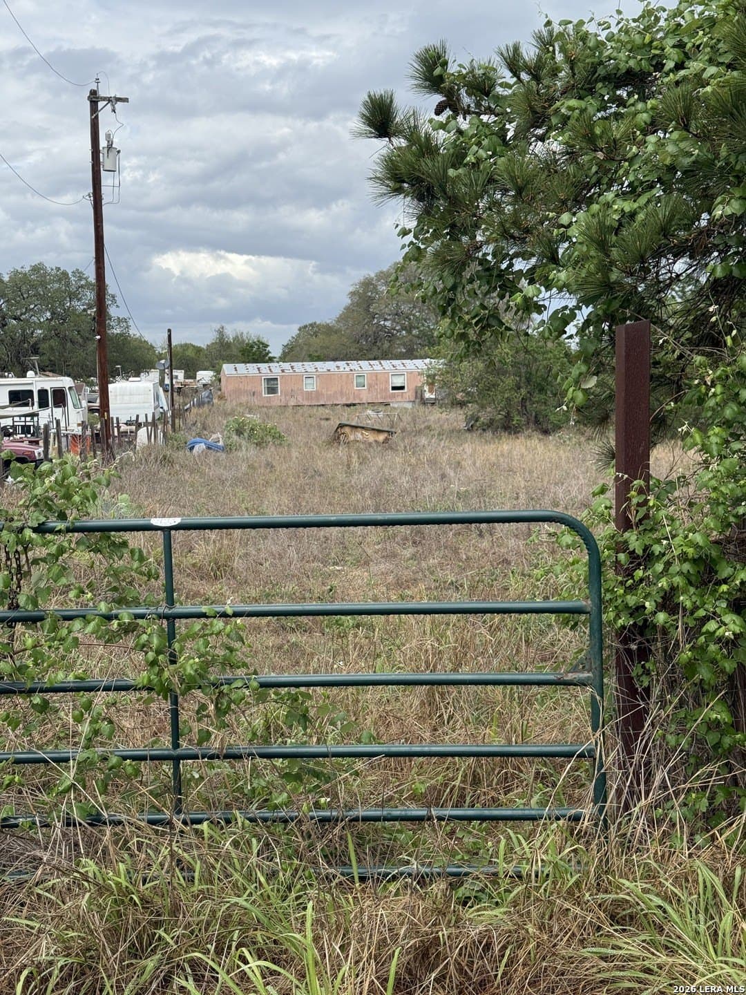 1.25 acres in Bexar County gallery image 2