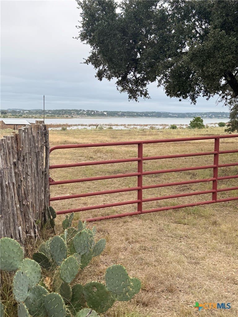 9.59 acres in Comal County - photo 2