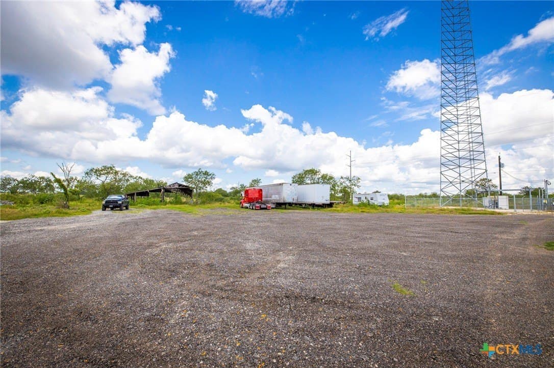 93.79 acres in Guadalupe County - photo 8
