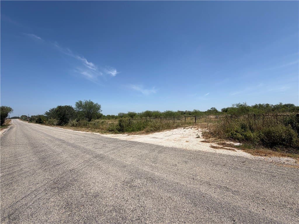 10.58 acres in Karnes County