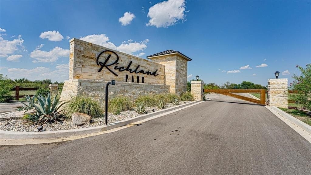 1.62 acres in Navarro County