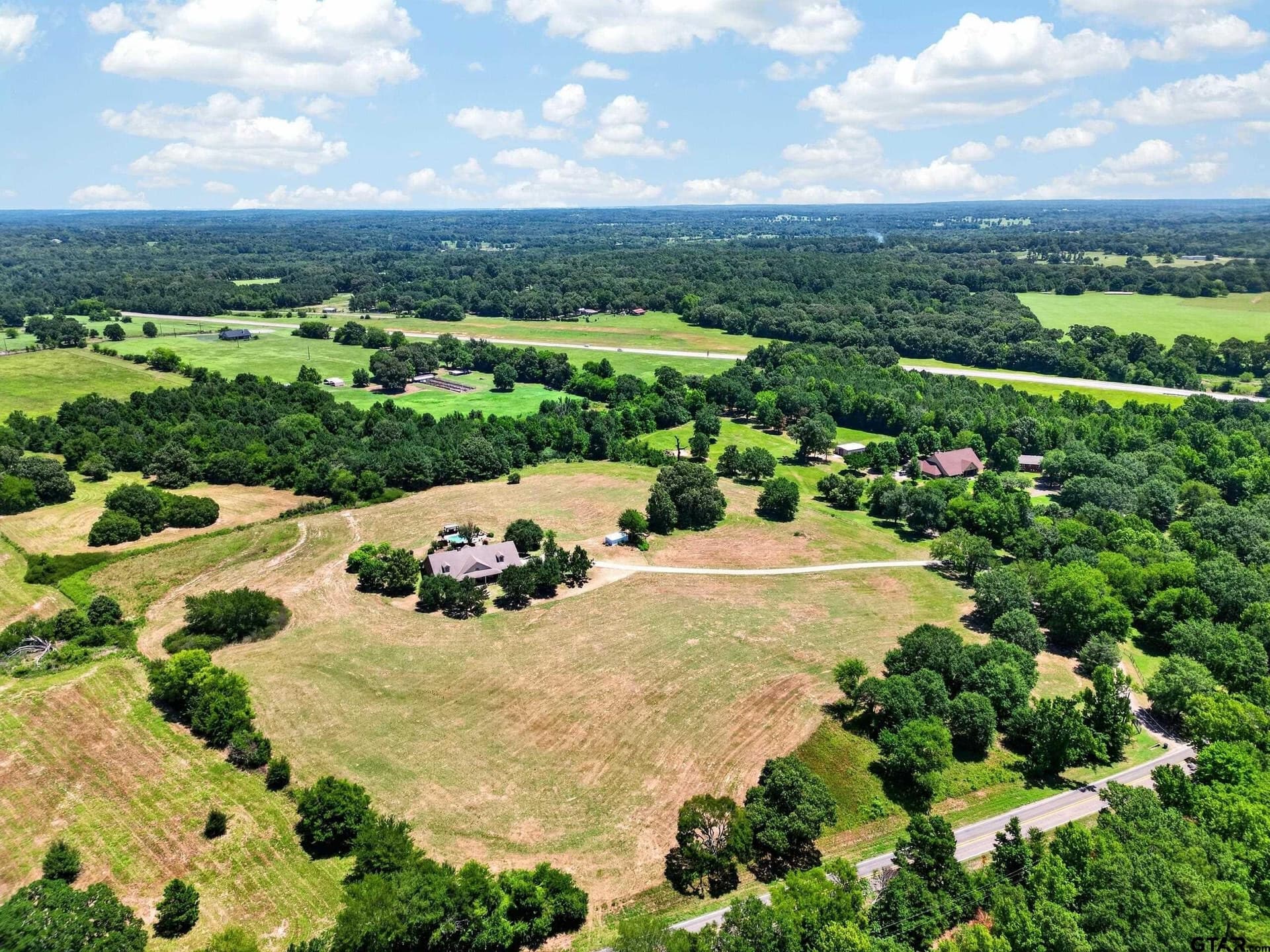 13.9 acres in Smith County gallery image 3