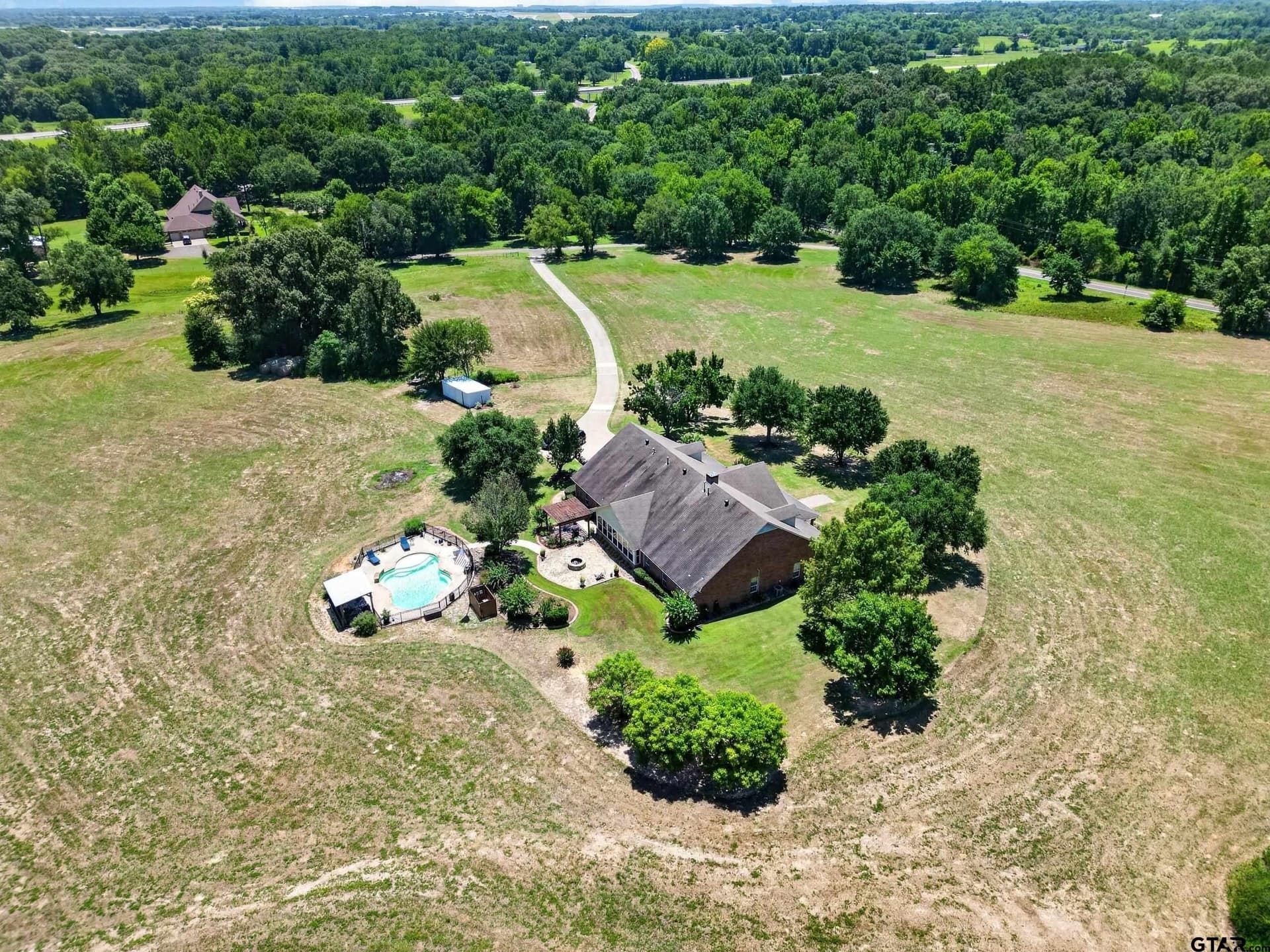 13.9 acres in Smith County gallery image 2