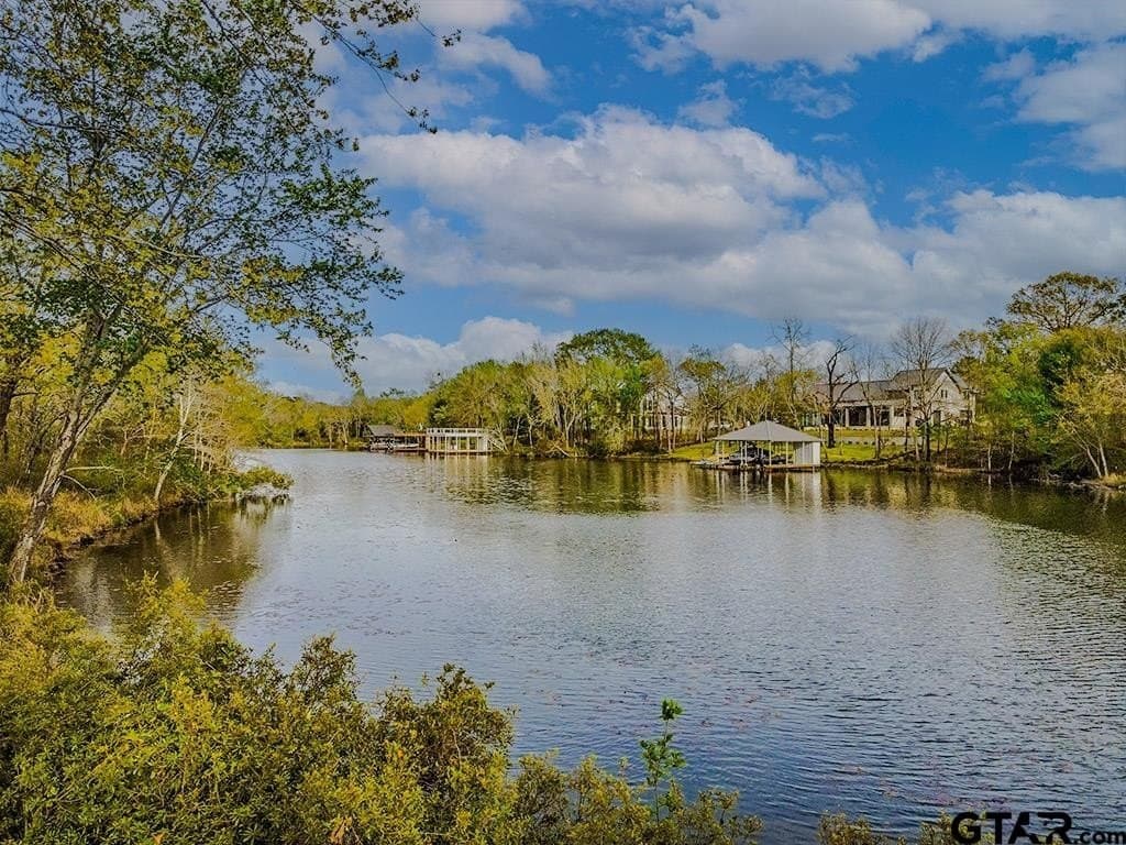 0.81 acres in Henderson County