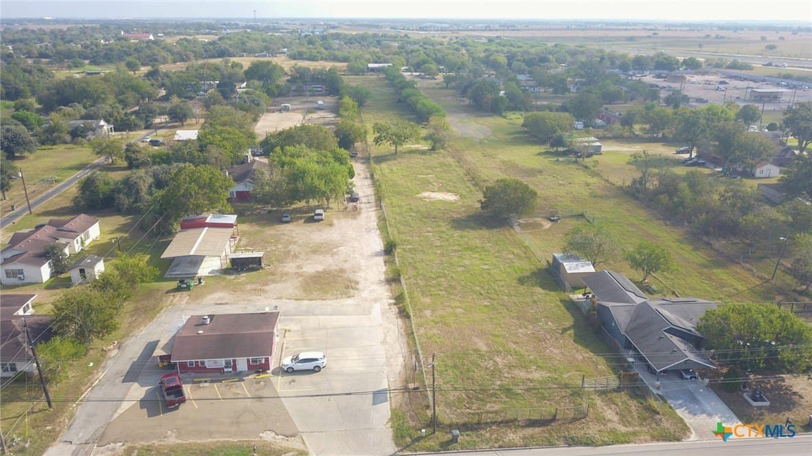 3.92 acres in Victoria County - photo 6