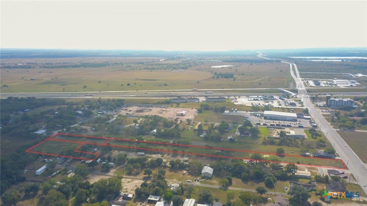 3.92 acres in Victoria County gallery image 2