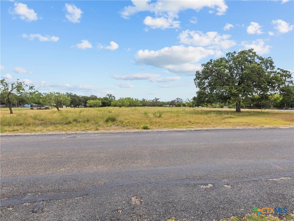 2.07 acres in Bandera County - photo 2