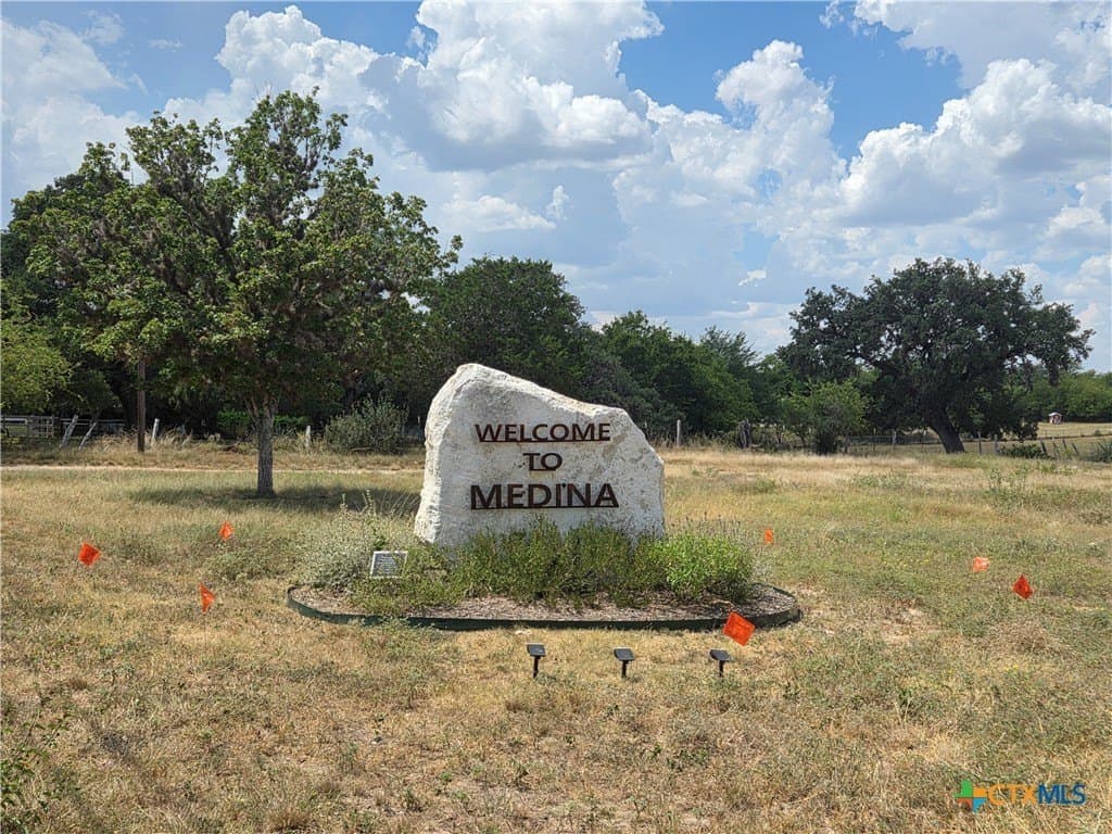 2.07 acres in Bandera County - photo 3