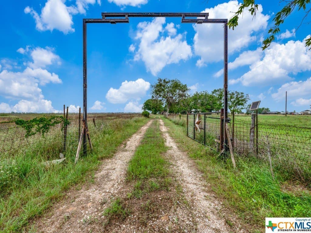 12.5 acres in Guadalupe County gallery image 2