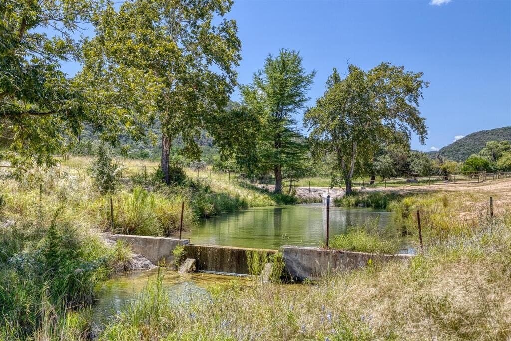225.7 acres in Real County