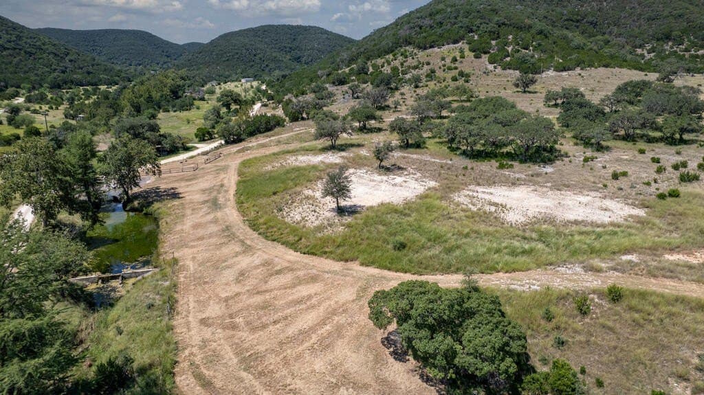 225.7 acres in Real County - photo 4