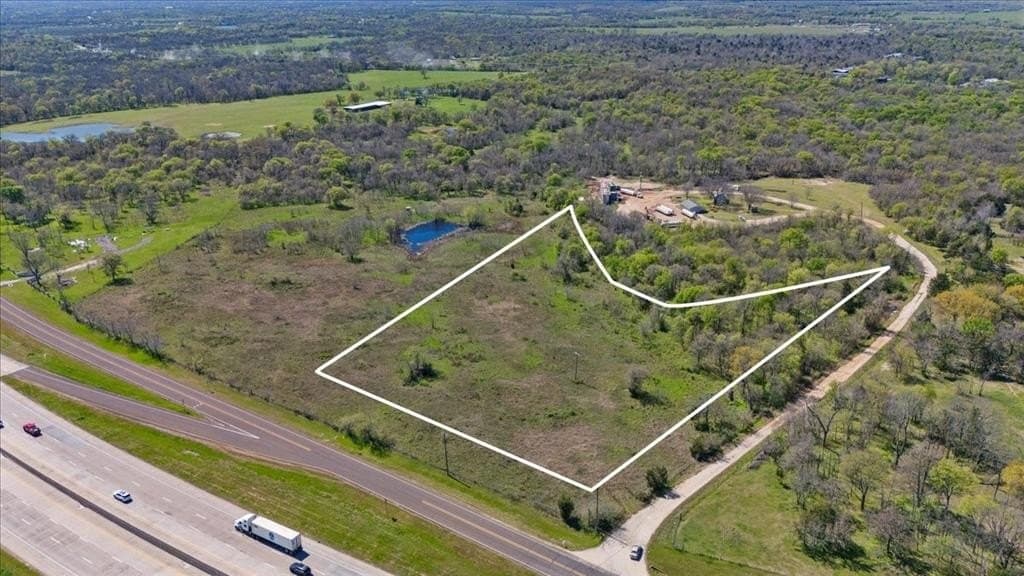10.02 acres in Navarro County